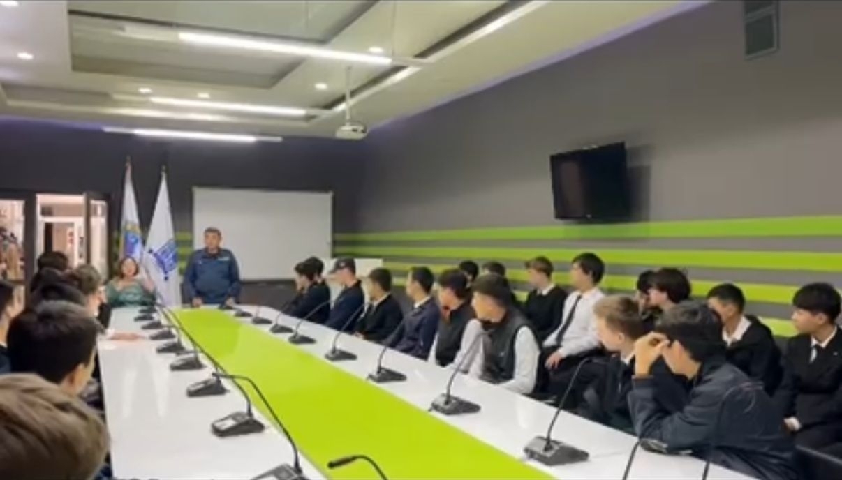 Студенттердің Әуезов аудандық ПБ өкілдерімен кездесуі