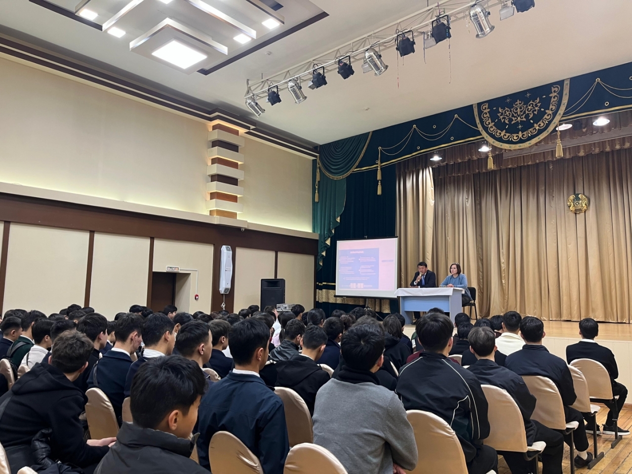 Состоялась встреча студентов с теологом