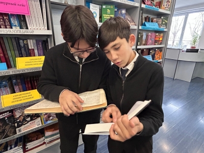 Мен кітапты ашамын. Мен әлемді танимын